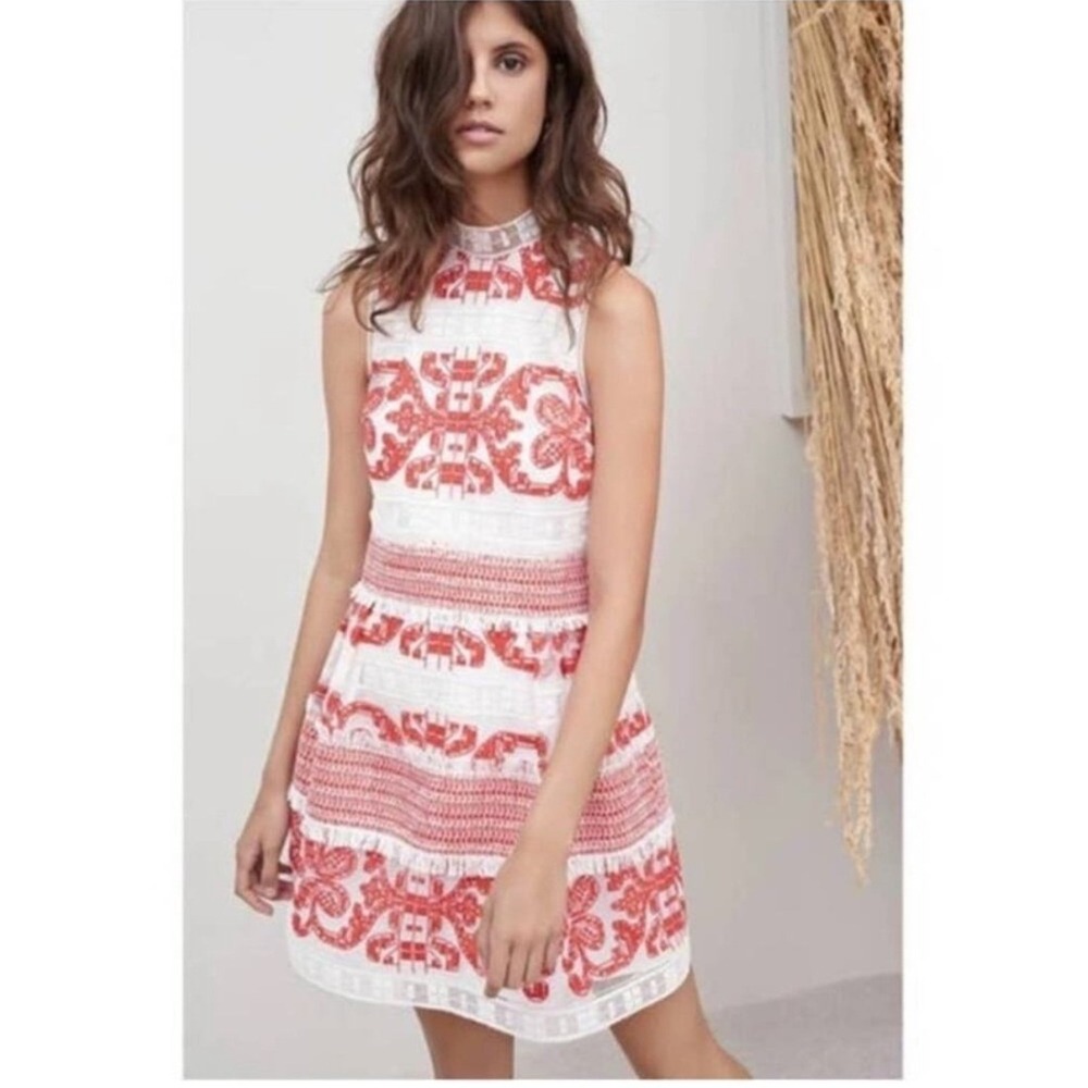 Alexis Minika White Red Embroidered Sleeveless Mock‎ Neck Mini Dress Size Small